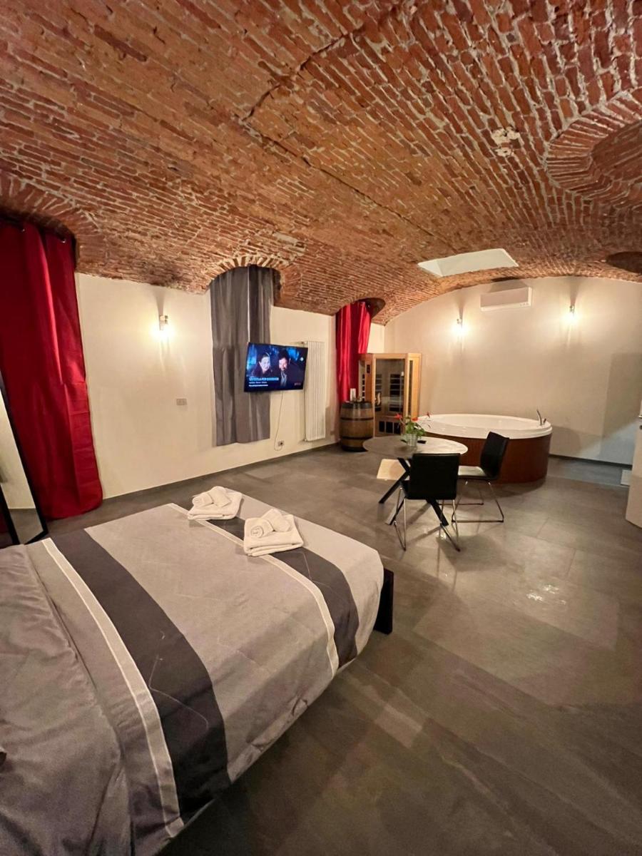 Apartment con VASCA JACUZZI e SAUNA in PIAZZA STATUTO with AC - Housity