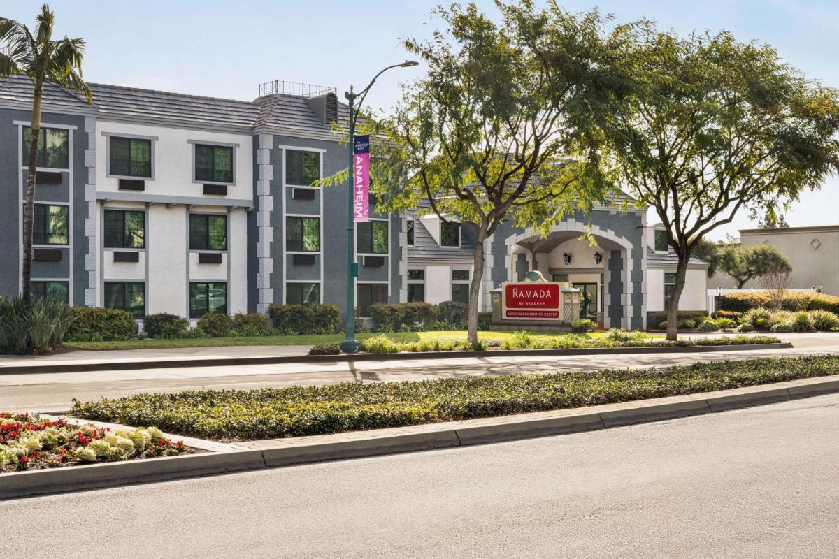 Ramada by Wyndham Anaheim Convention Center - Housity