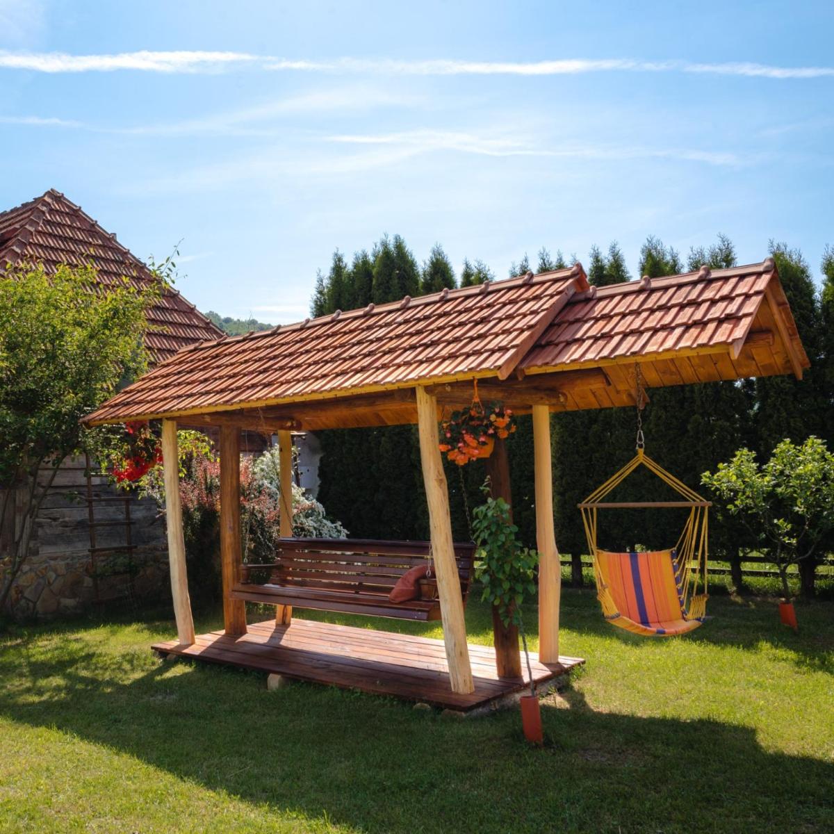 Complex Cabanele Florilor - Housity