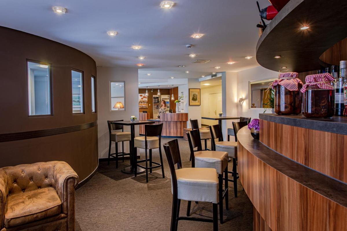 Coin salon dans l'établissement Europe Haguenau – Hotel & Spa