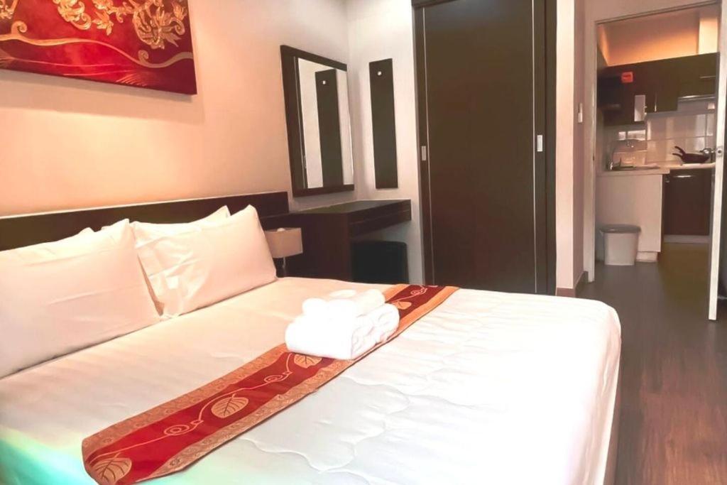Best Location in Patong Near Seafood Market - Housity