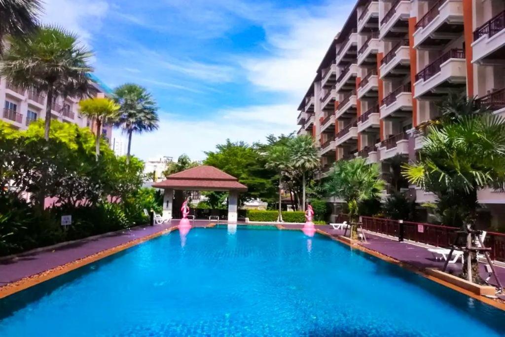 Suitetrails - Best Location in Patong Near Seafood Market