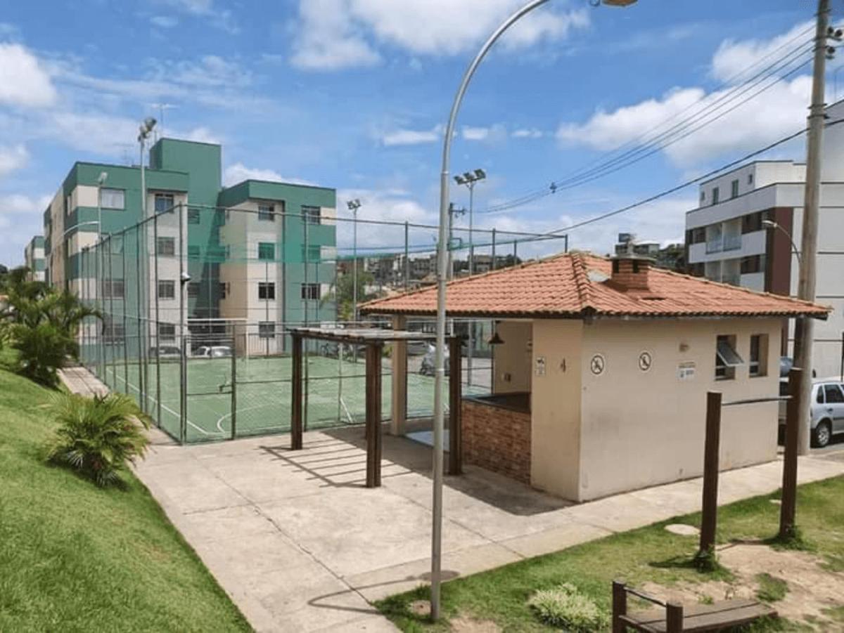 Condomínio encantador com estacionamento - Housity