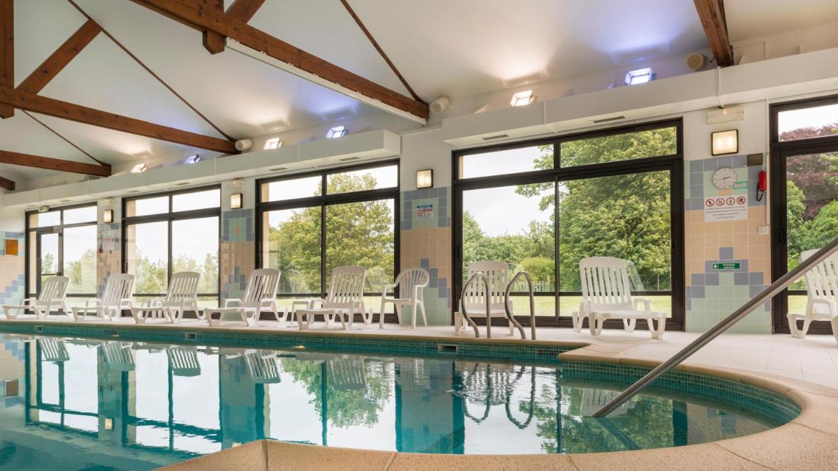 Piscine de l'établissement Holiday Inn Calais Coquelles by IHG ou située à proximité