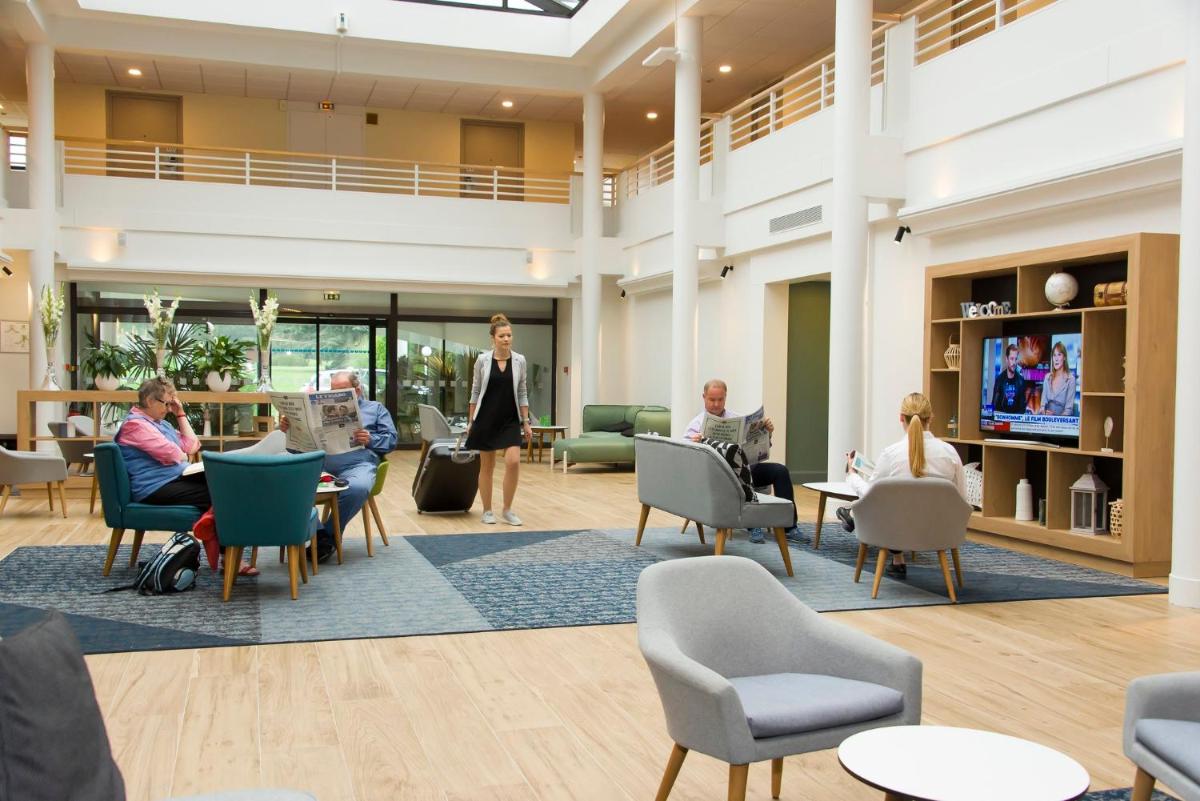 Télévision ou salle de divertissement dans l'établissement Holiday Inn Calais Coquelles by IHG