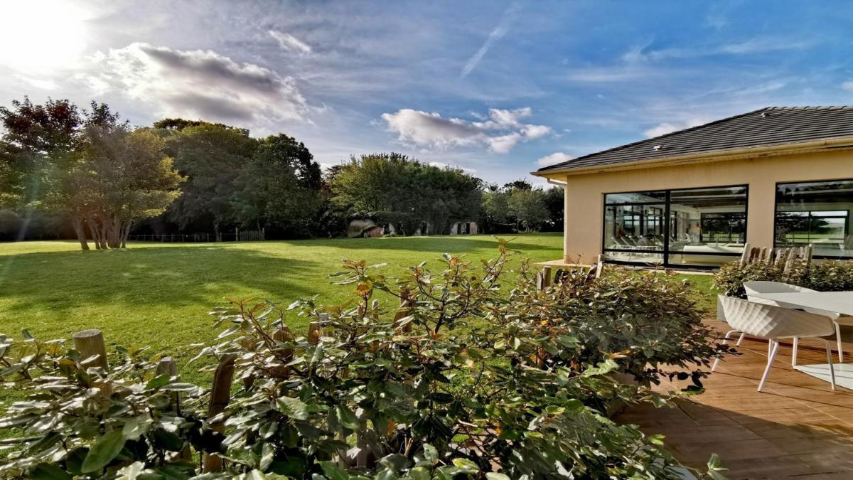Jardin de l'établissement Holiday Inn Calais Coquelles by IHG