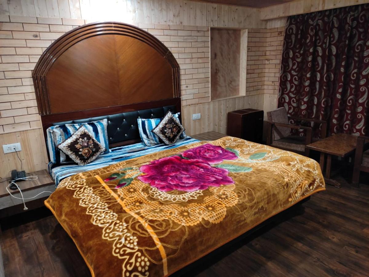 RIVER EDGE - Housity