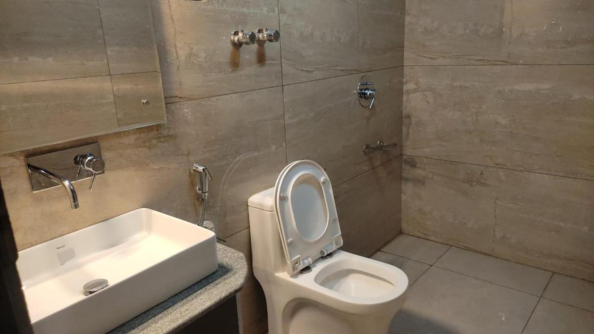 RIVER EDGE - Housity