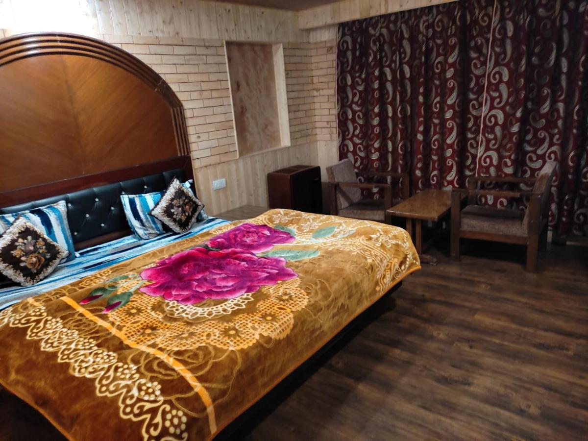 RIVER EDGE - Housity