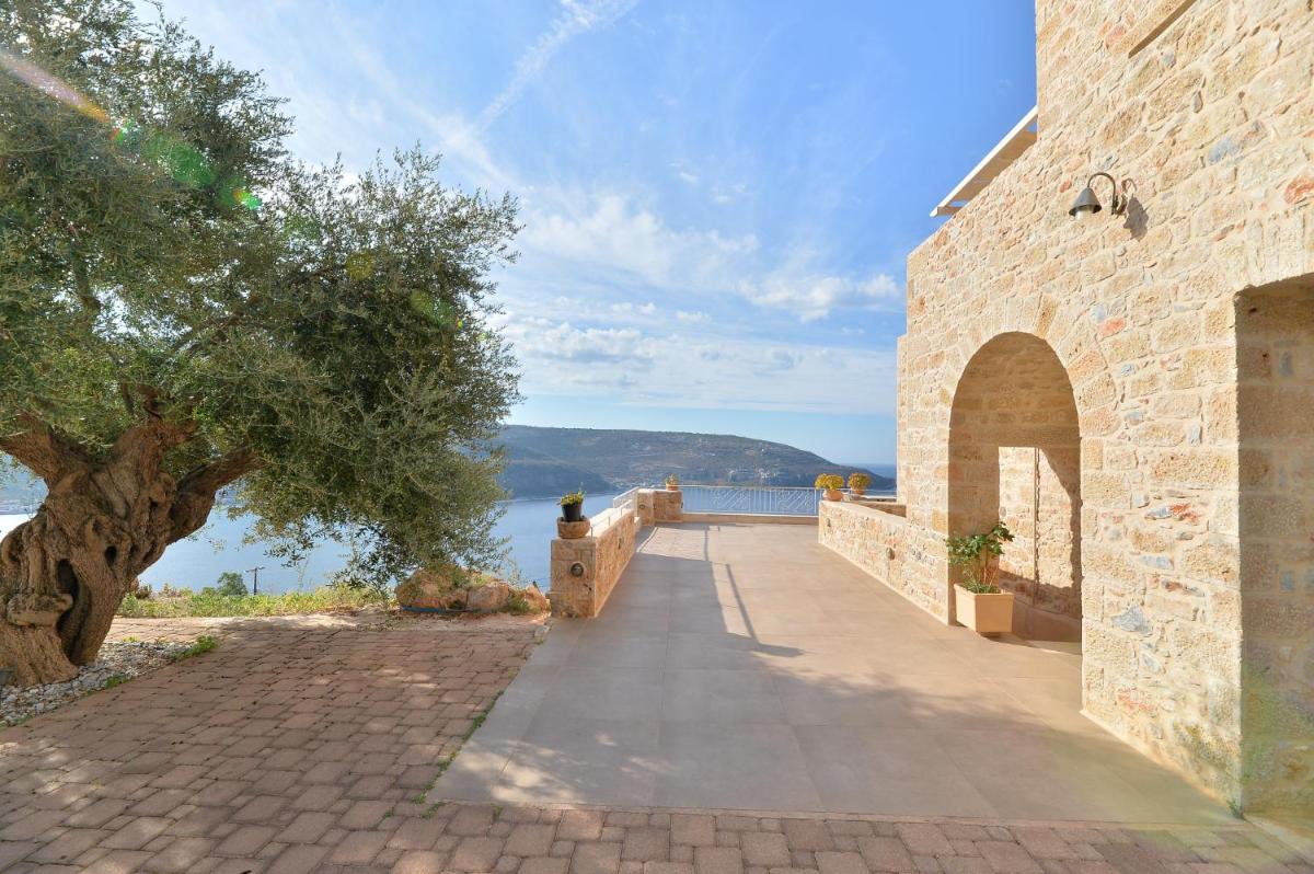 Akrolithi Boutique Hotel & Suites - Housity