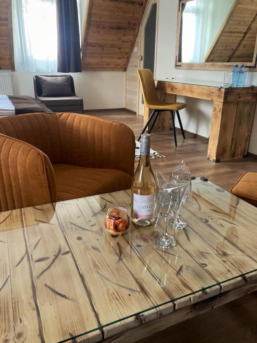 Nicole Hotel & Restaurant - Housity