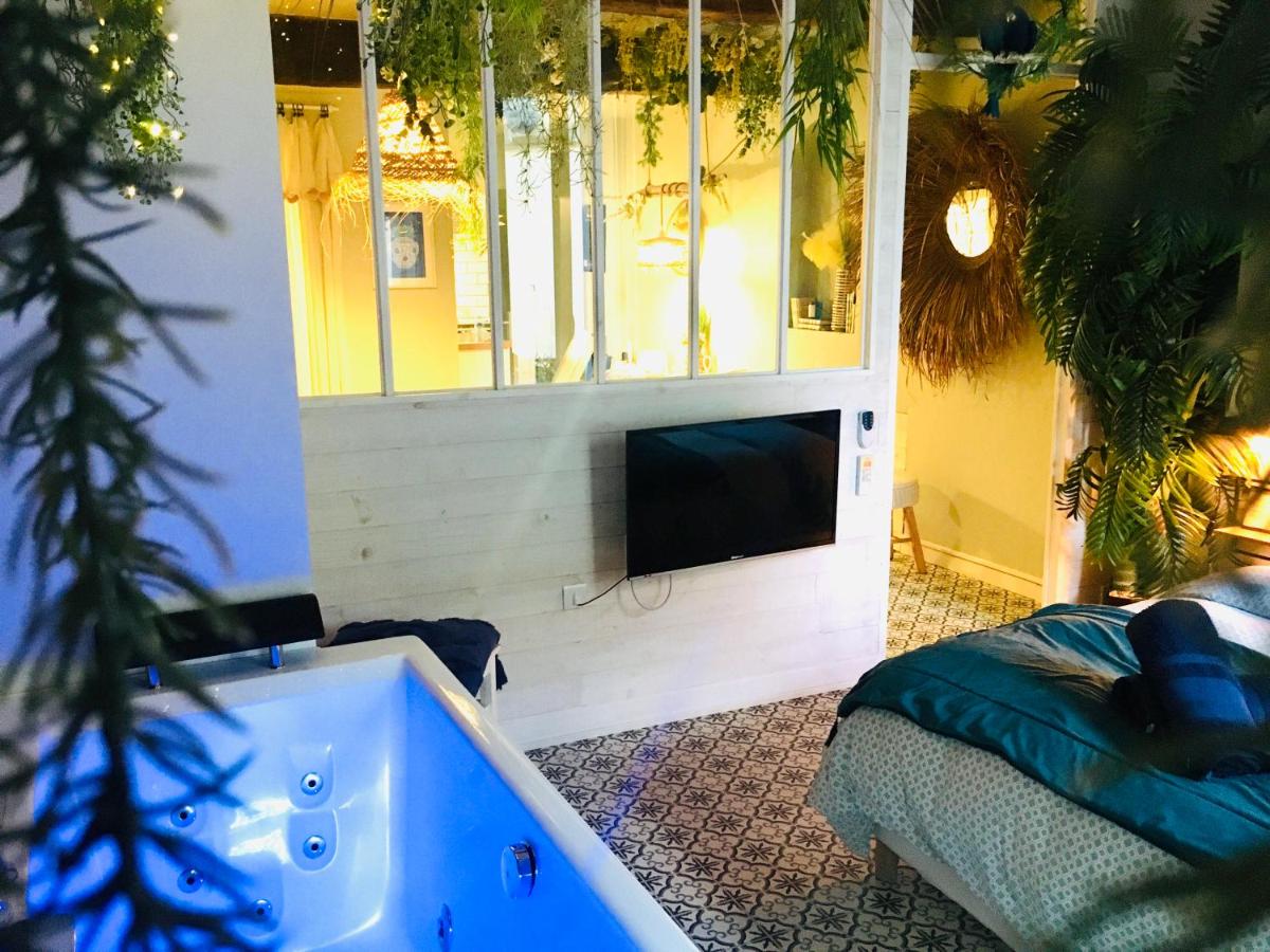 Me and Mrs Jones Suite Jacuzzi Hypercentre - Housity
