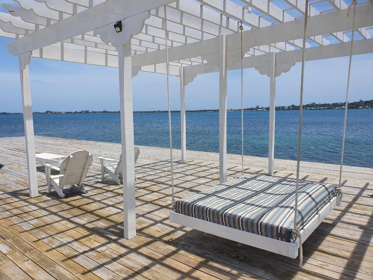 Sea Eye Hotel - Tropical Building - Housity