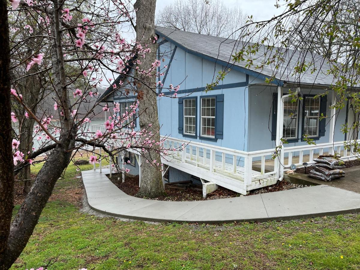Lakehouse has Spectacular View plus Easy Access! - Housity