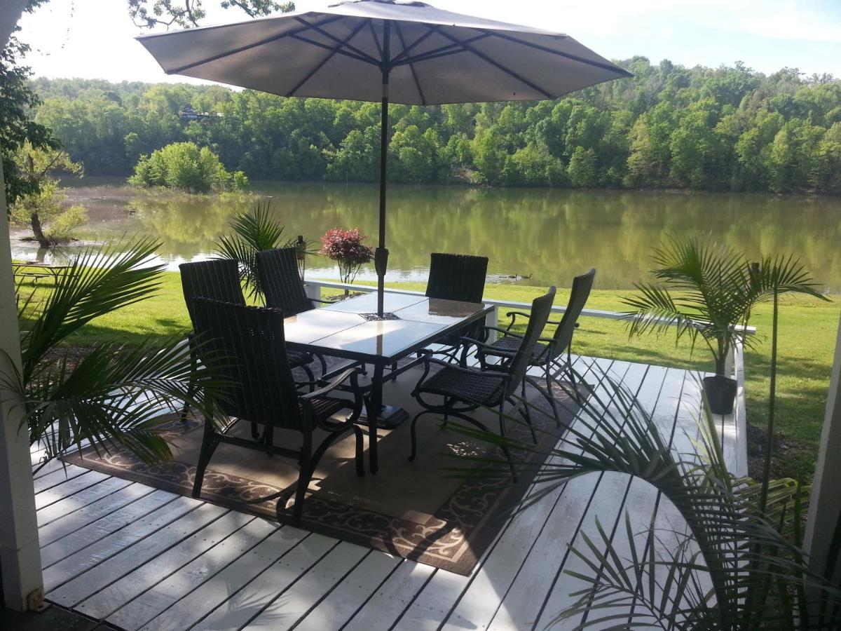 Lakehouse has Spectacular View plus Easy Access! - Housity