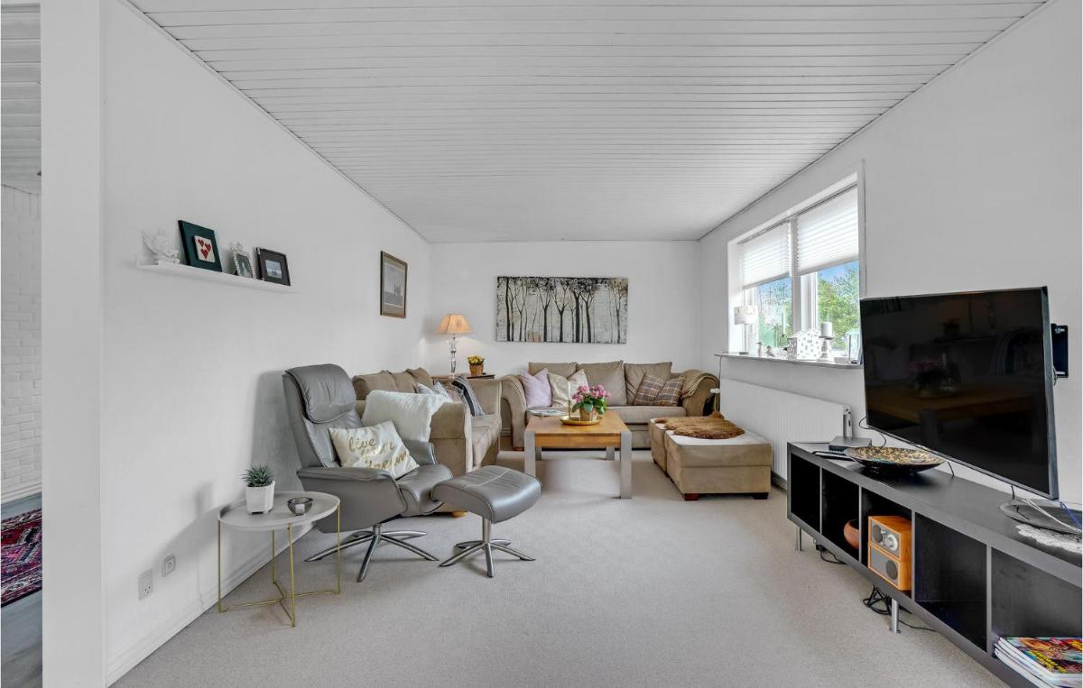4 Bedroom Lovely Home In Frederikshavn - Housity
