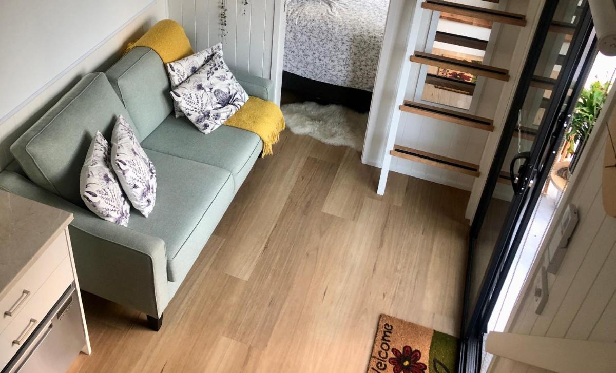 Tiny Nerak - Housity
