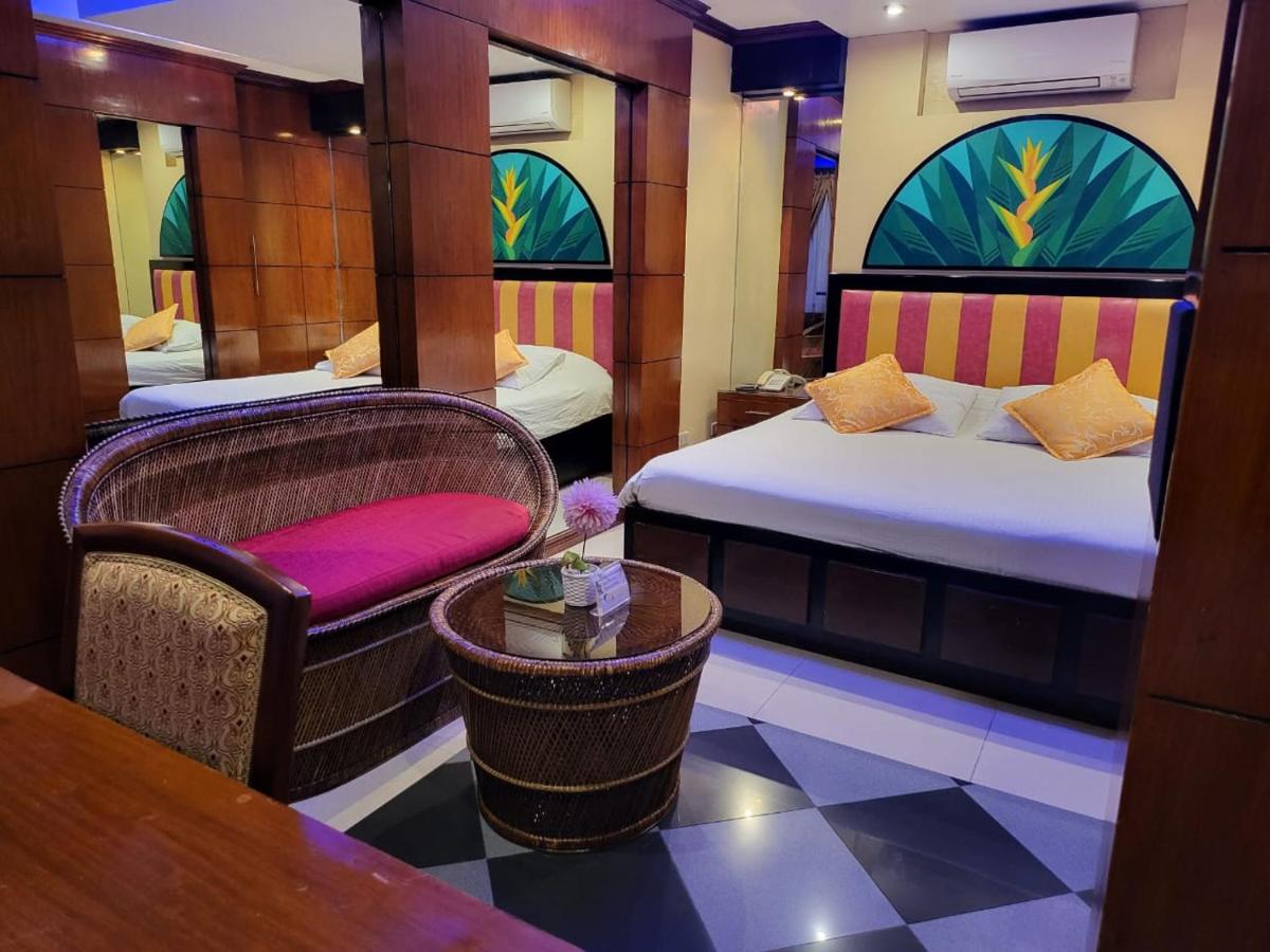 Fields Palace Hotel - Housity