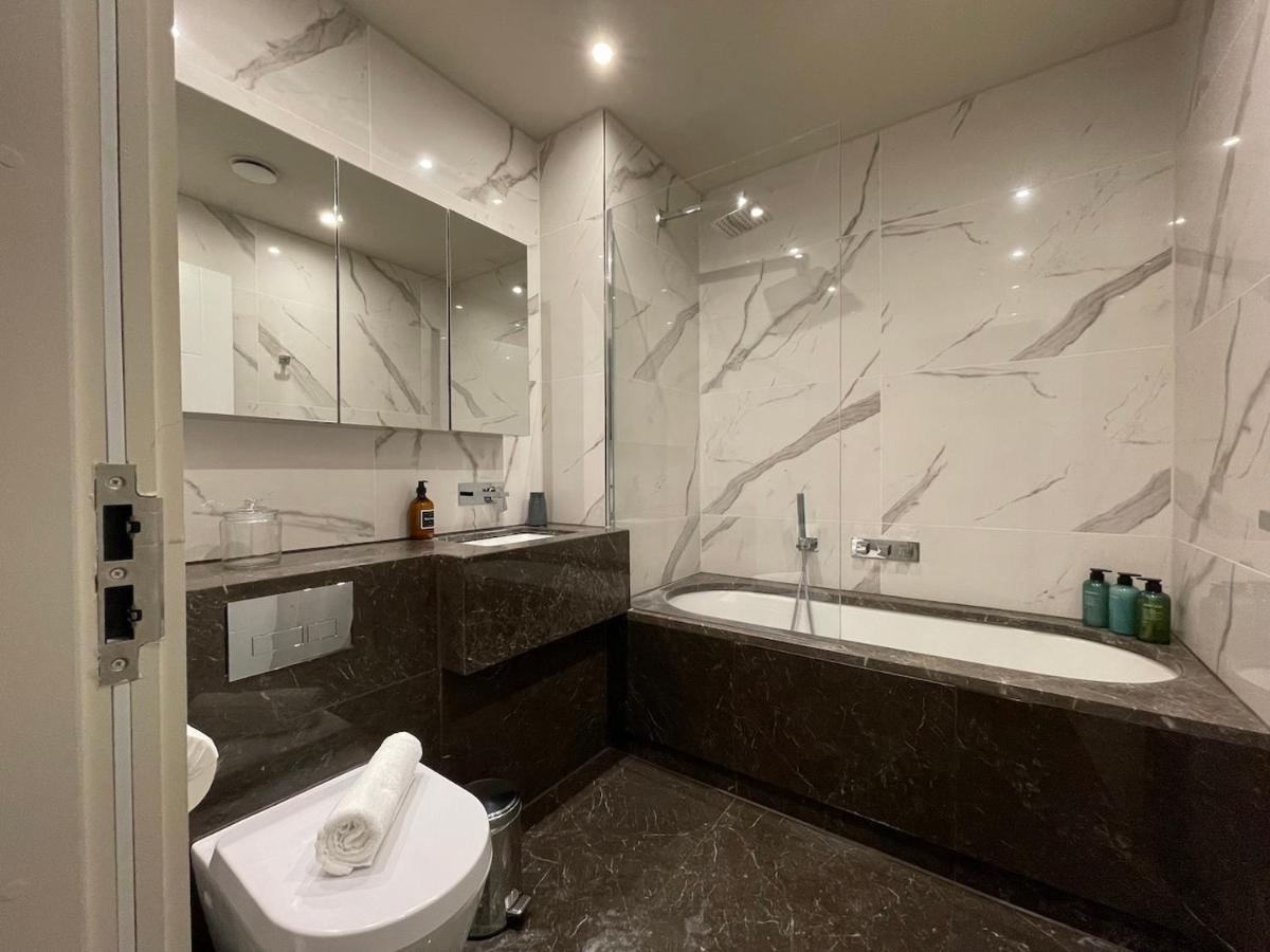 Stunning 2BA, 2BR Apt, Desirable Chigwell CHCL F6 - Housity