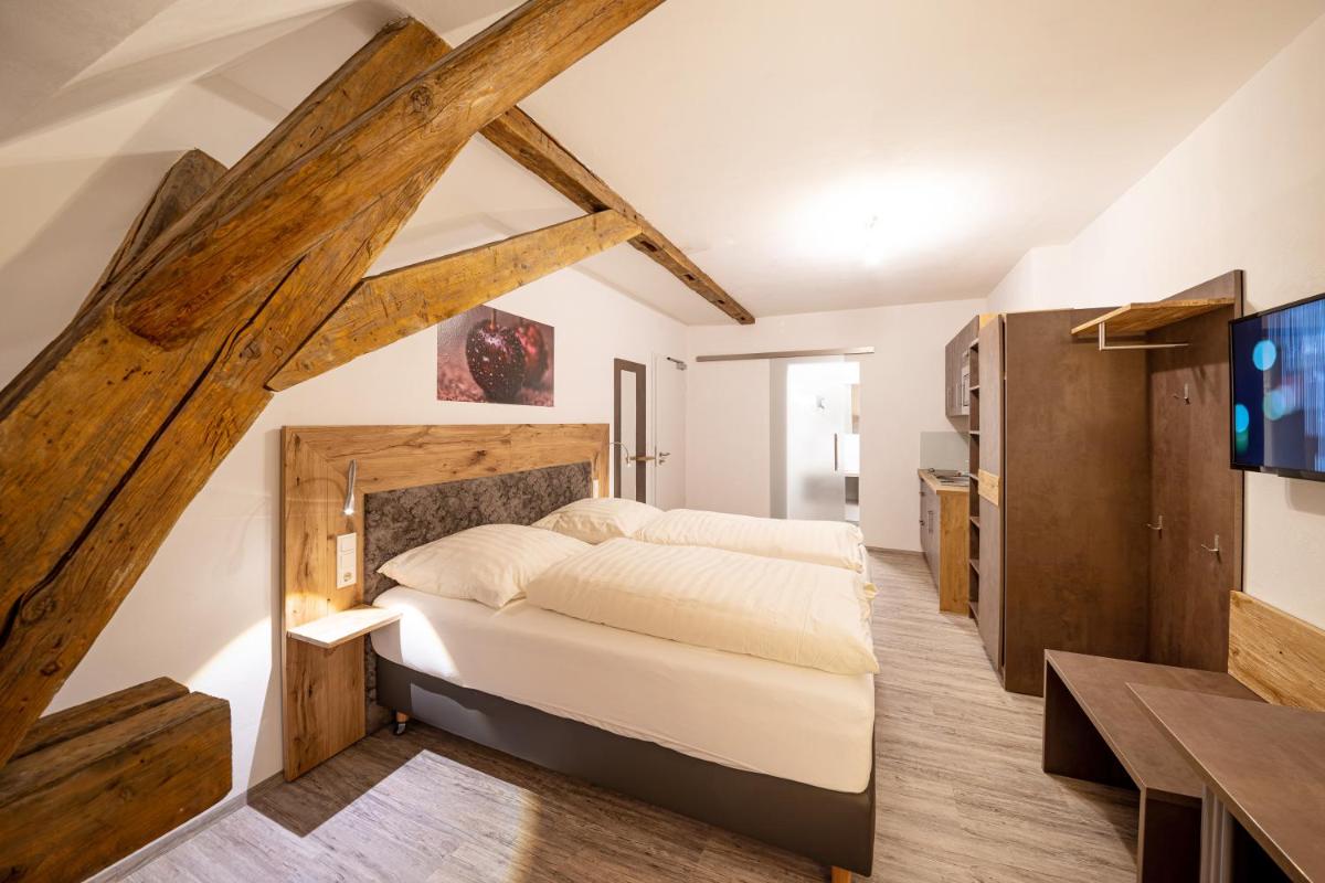 Gasthof Pension Zum goldenen Hirschen - Housity