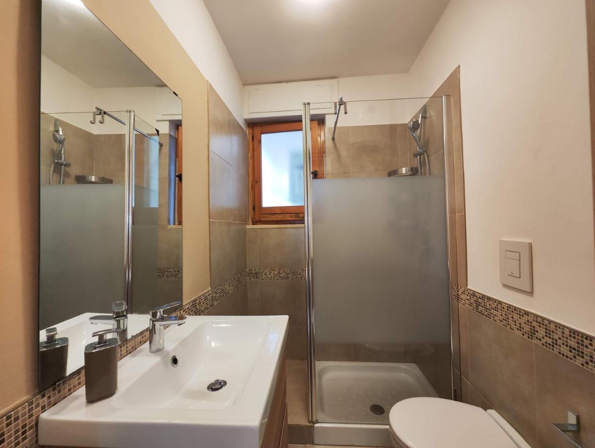 Collins Apartments - Housity
