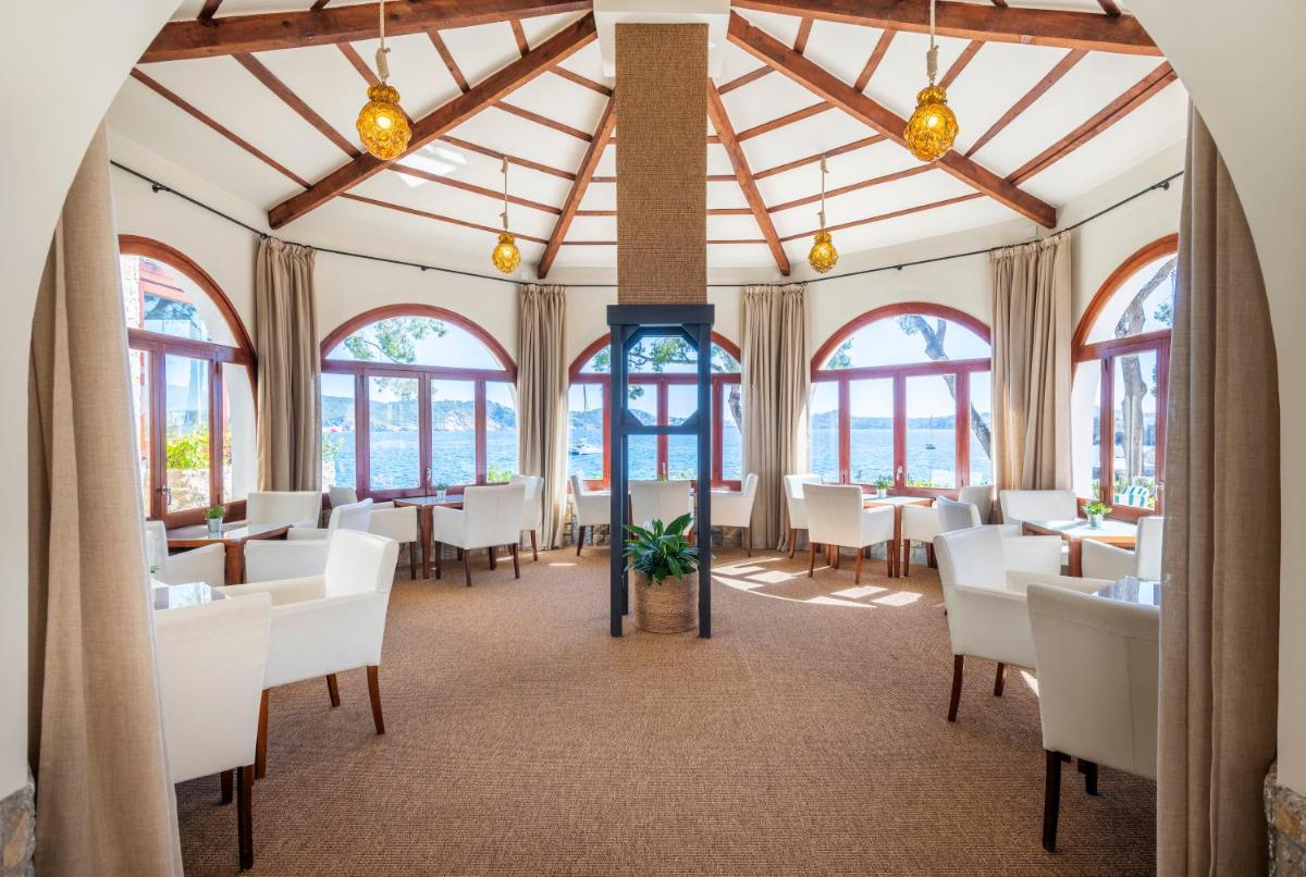 Hotel Cala Fornells - Housity