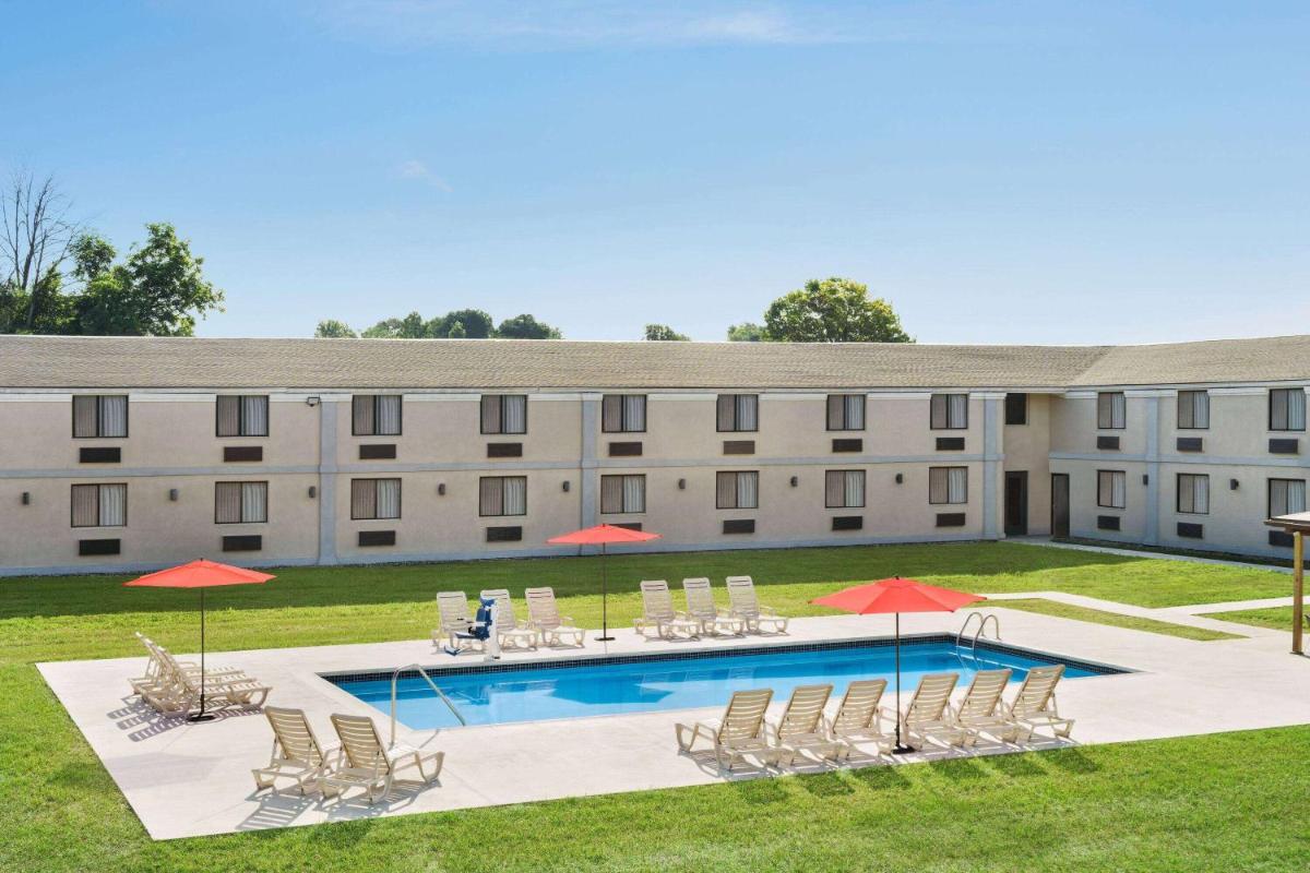 Ramada by Wyndham Allentown Bethlehem - Housity