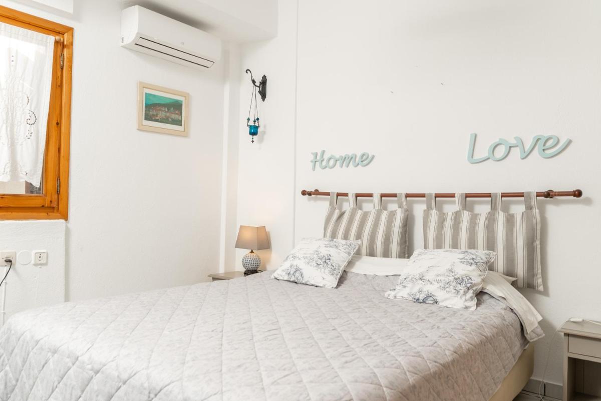 Xenios Zeus - Housity