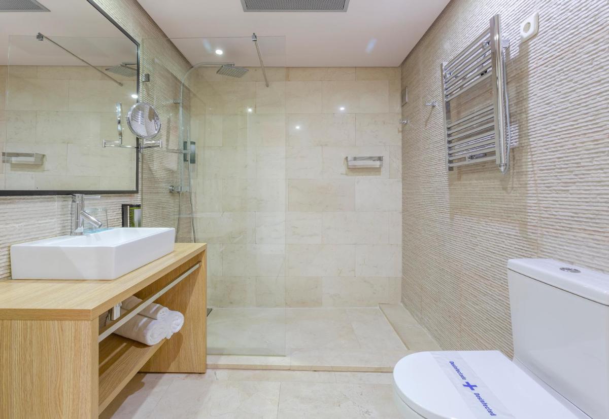 Un baño de Marins Playa