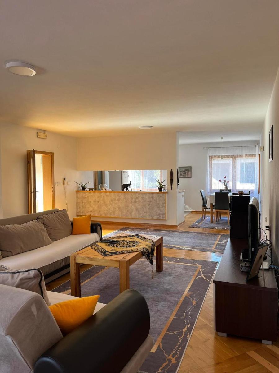 Sunrise Apartment - Housity