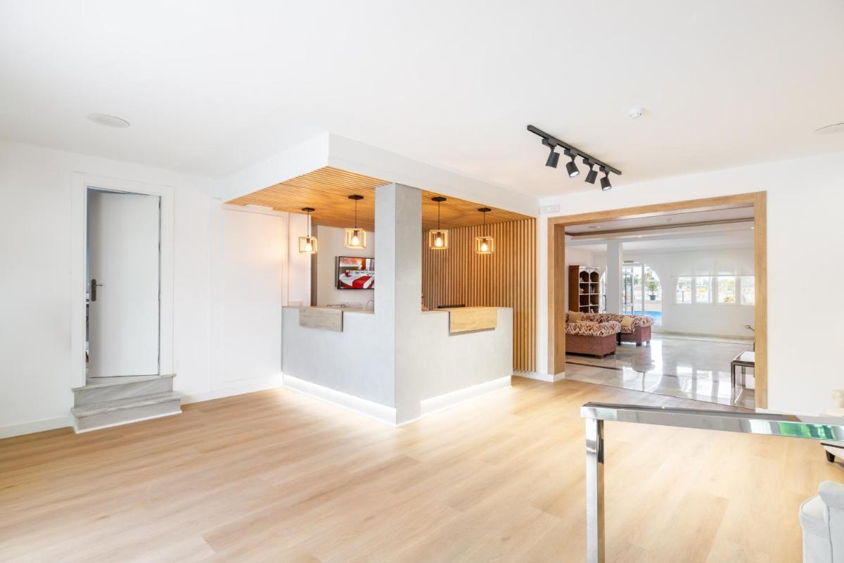 Hotel Nerja Club Spa by Dorobe - Housity