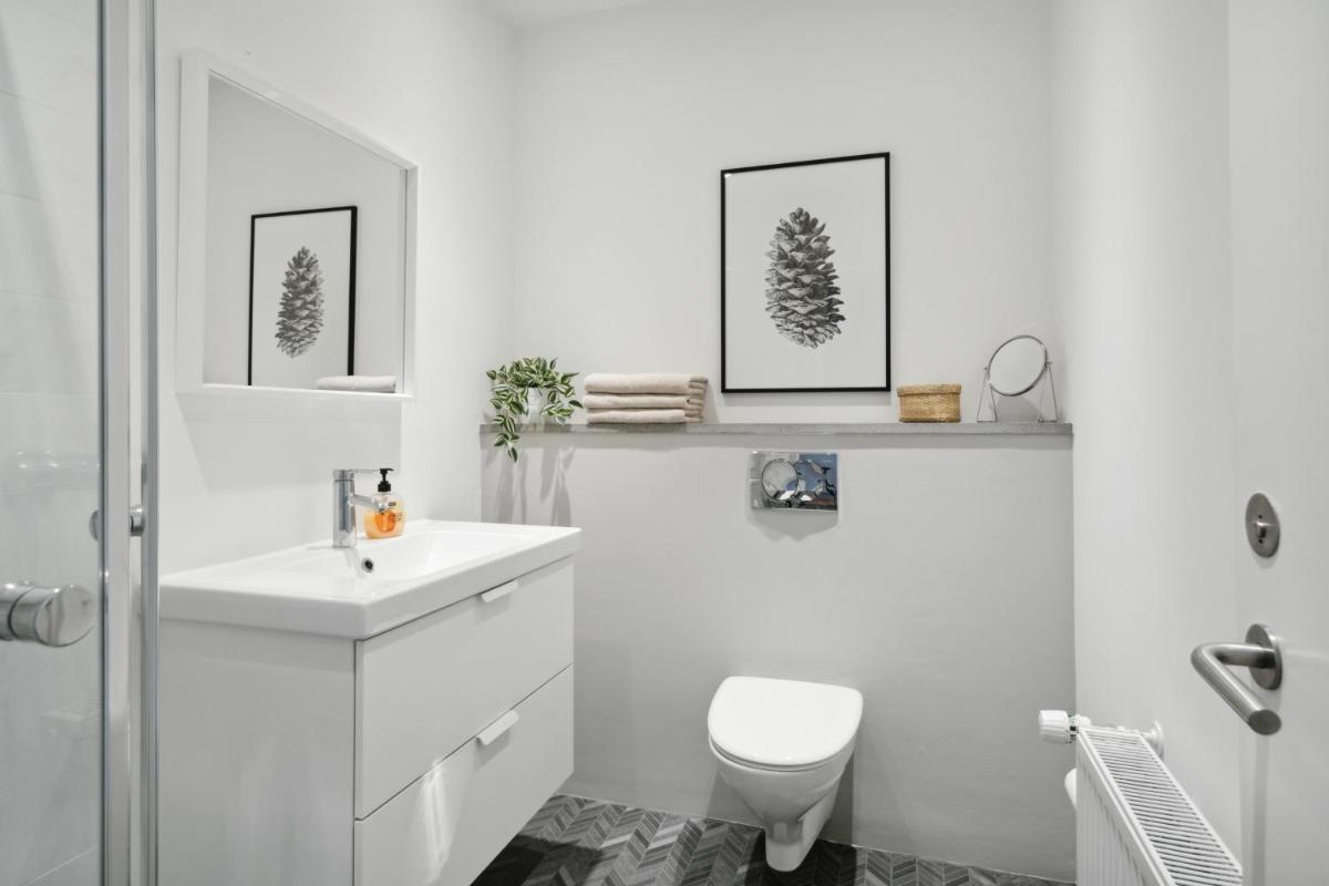 Central 3-bedroom apartment with huge terrace, including queen size beds - Housity