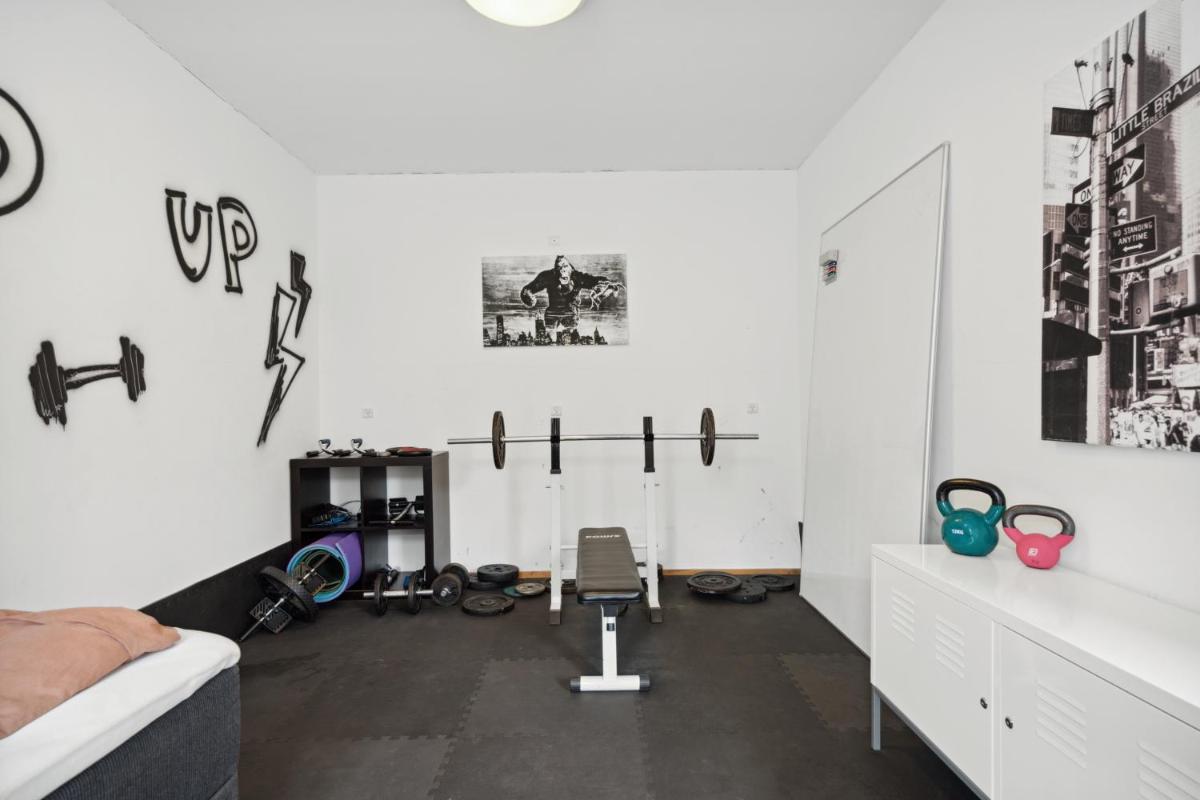 Central 3-bedroom apartment with a big terrace and fitness room - Housity