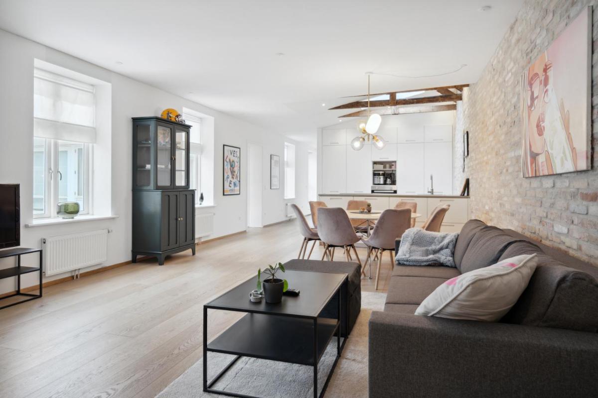 Central 3-bedroom apartment with a big terrace and fitness room - Housity