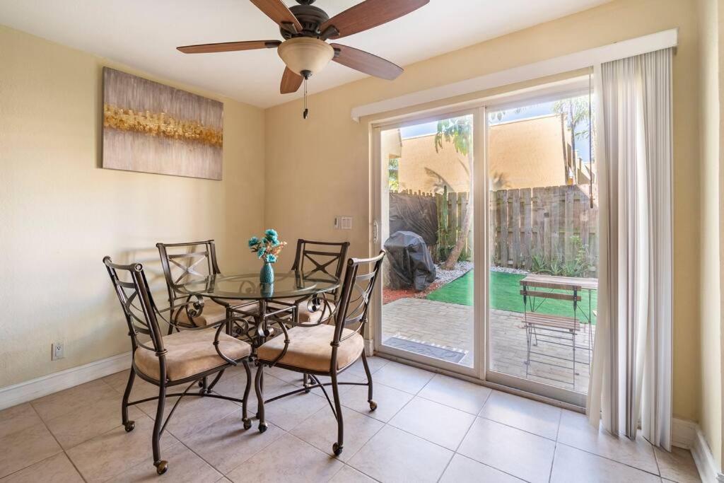 Cozy Two story Townhouse, 5 Minute Drive to Beach - Housity