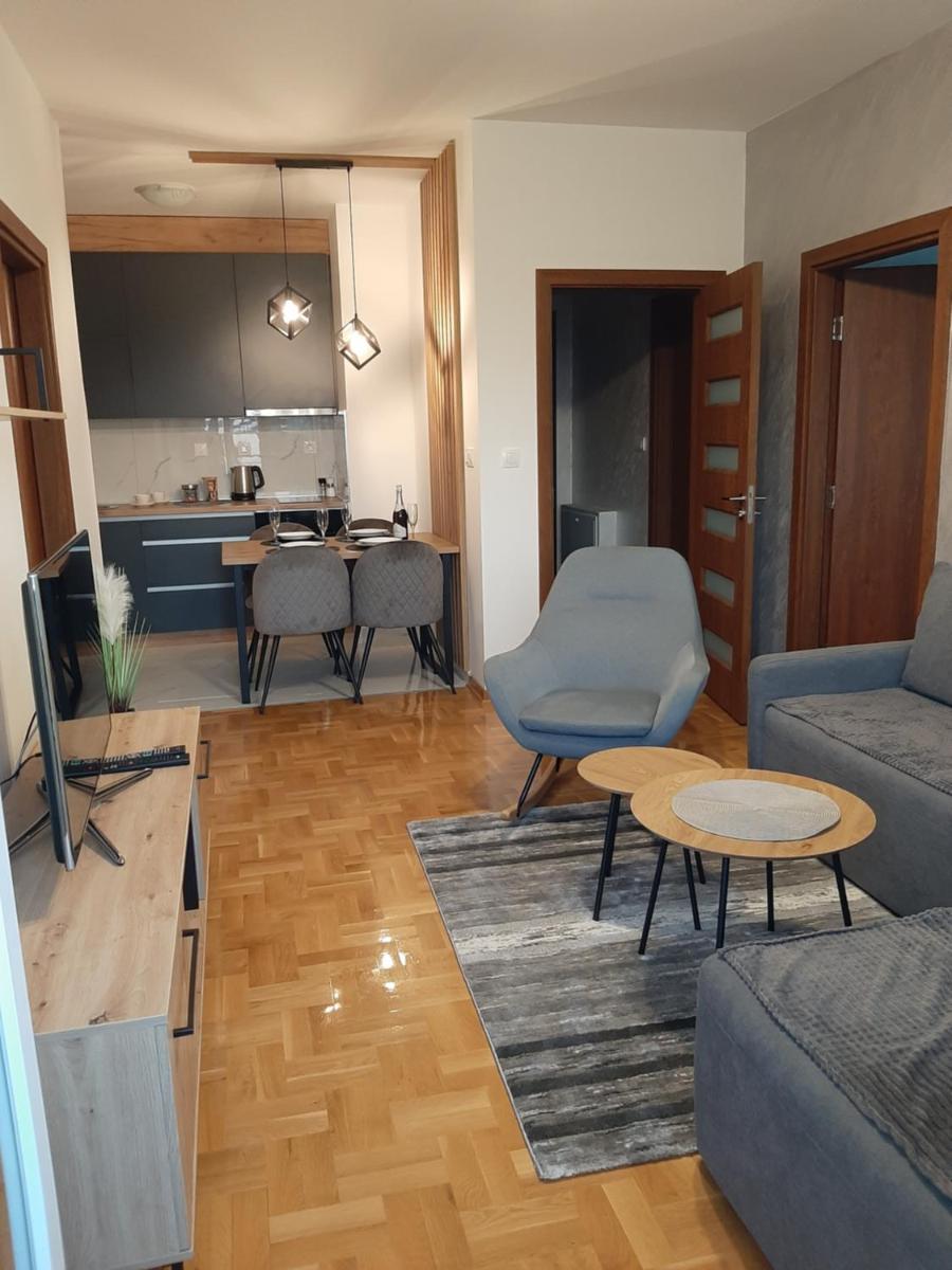 Apartman Milic Pirot-Zapadni Kej 10 - Housity