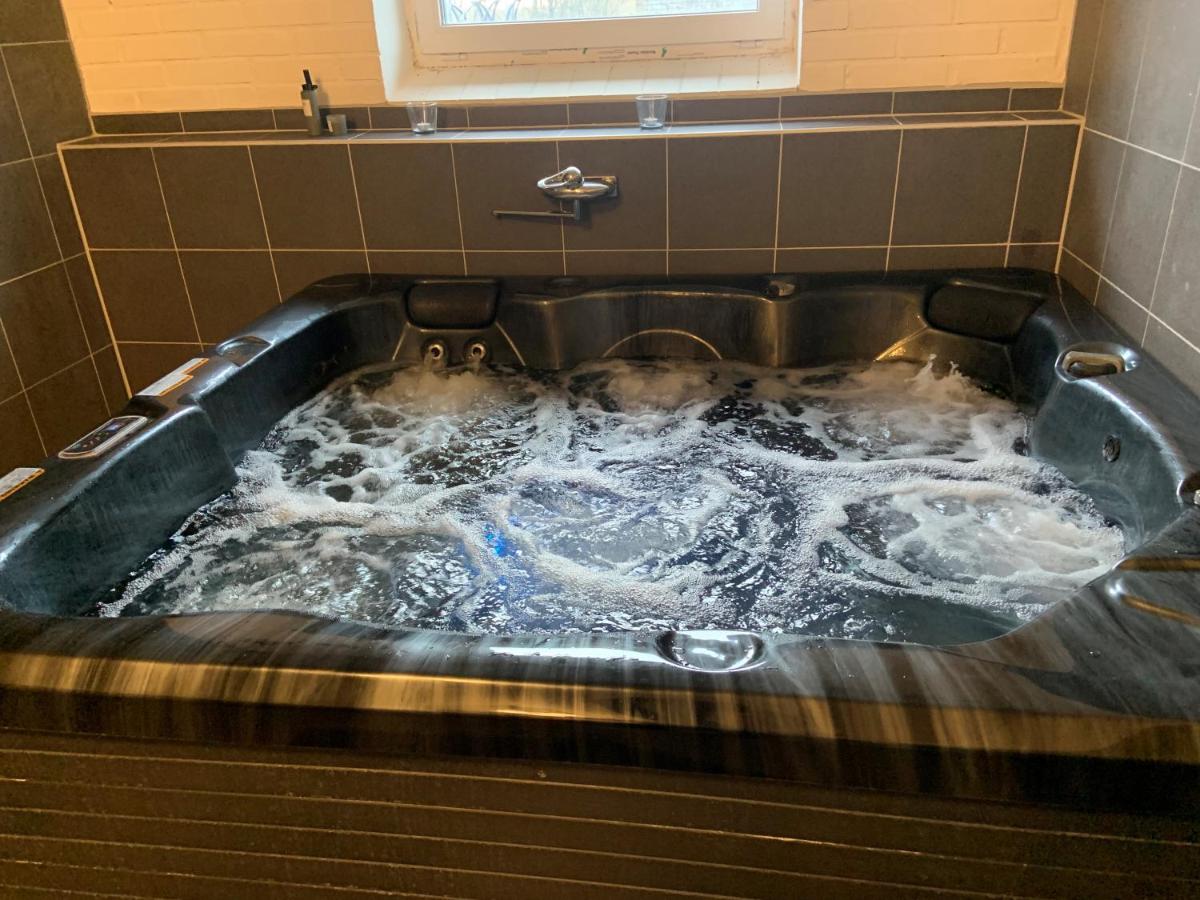Suitetrails - Alingsgård - B&B, Gårdshotell, Spabad, Bastu, Gym, Padelbana