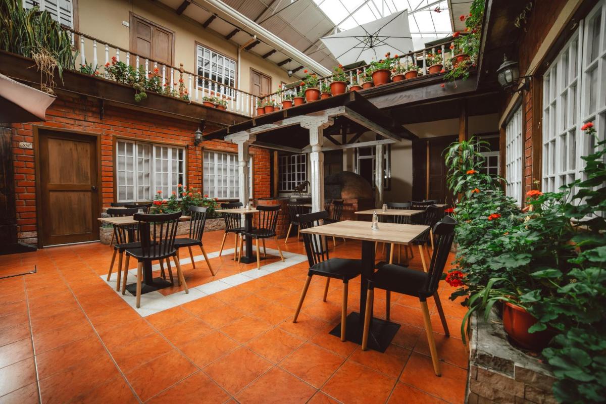 Gran Hotel París - Housity