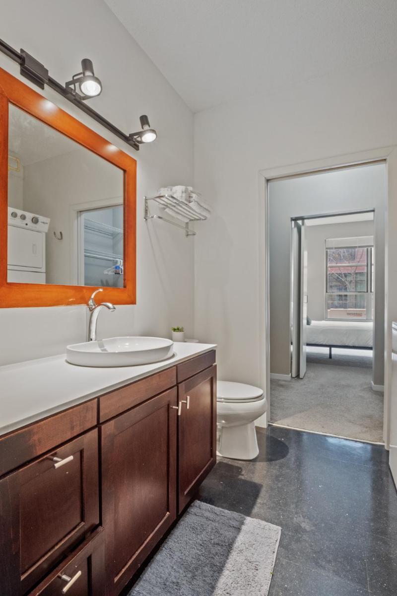 Cozy Two Bedroom Condo Downtown Minneapolis 101 - Housity