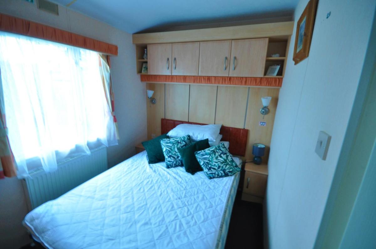 Caravan by Camber Sands - Housity