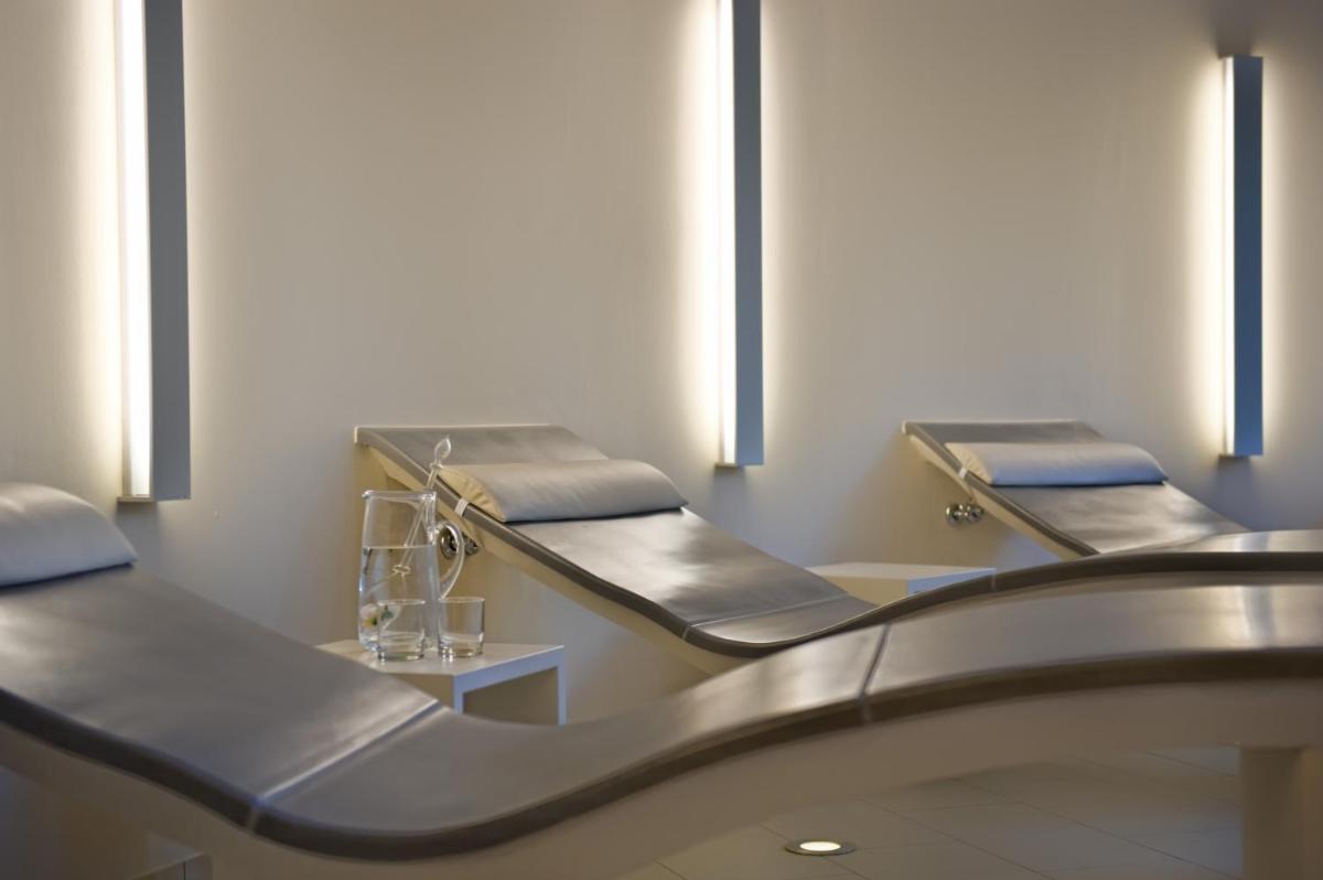 Ein Sitzbereich in der Unterkunft ROEWERS Privathotel & Spa