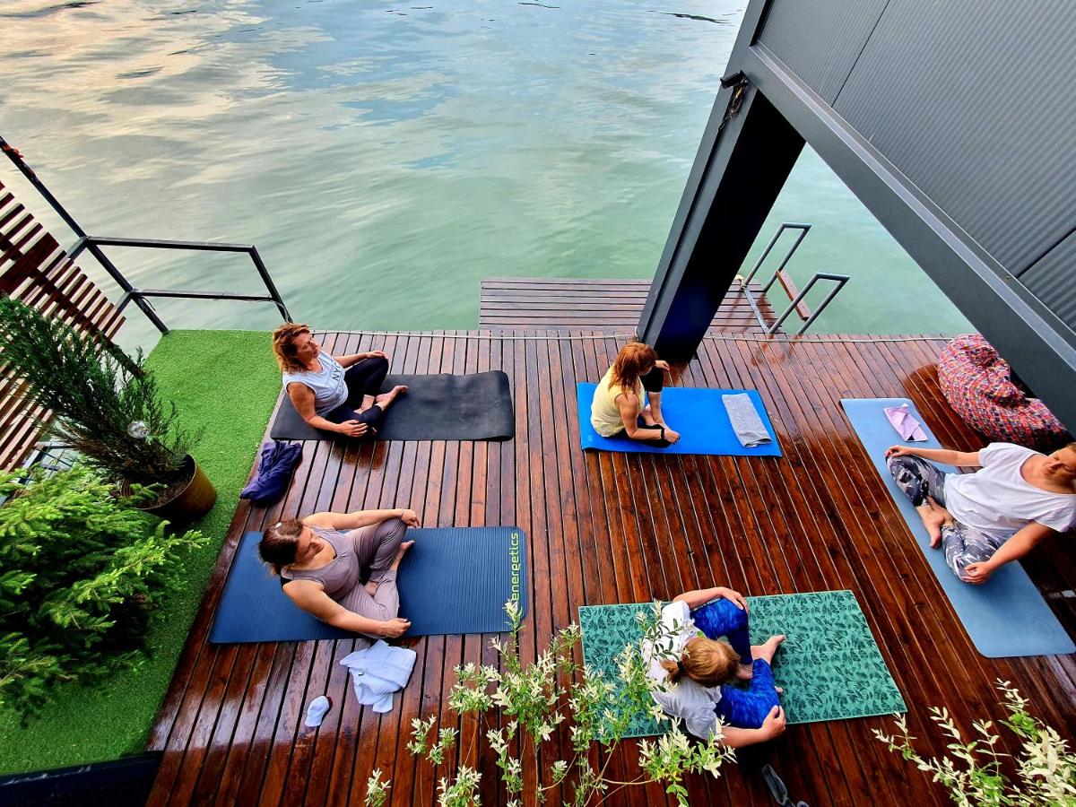 Monte Cristo villa on water - Housity