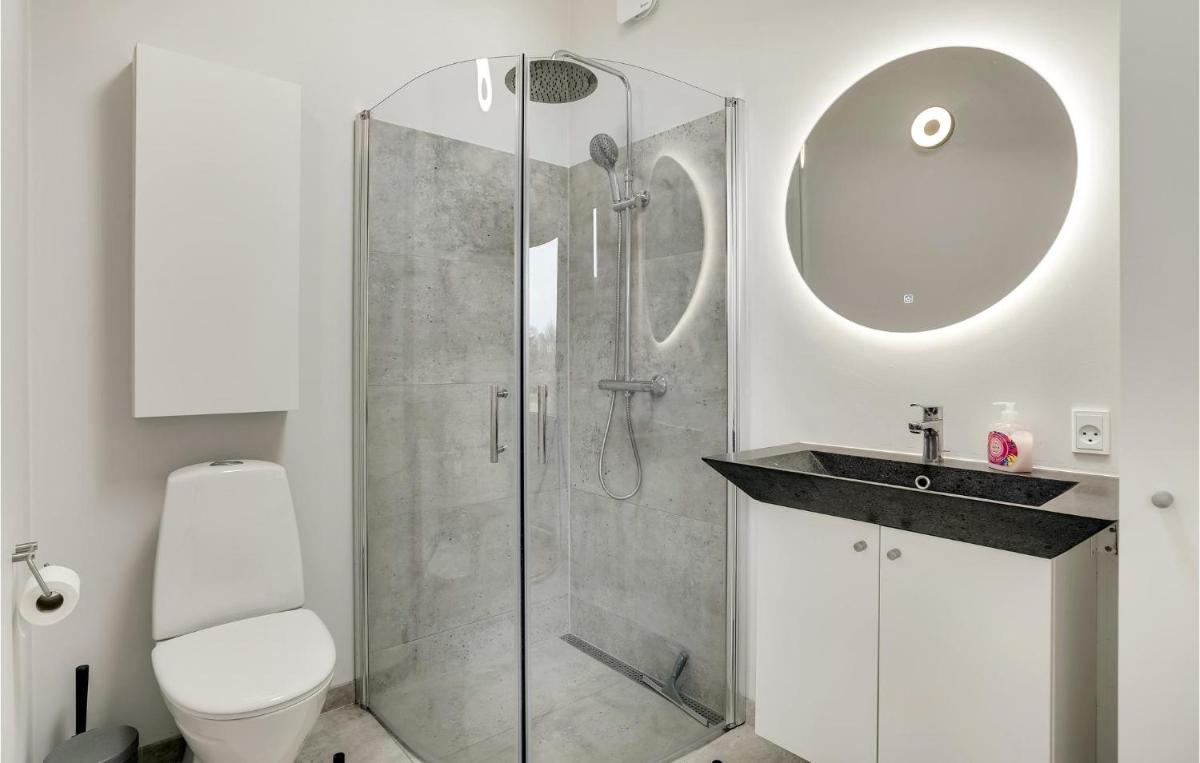 Amazing Home In Prst With Kitchen - Housity