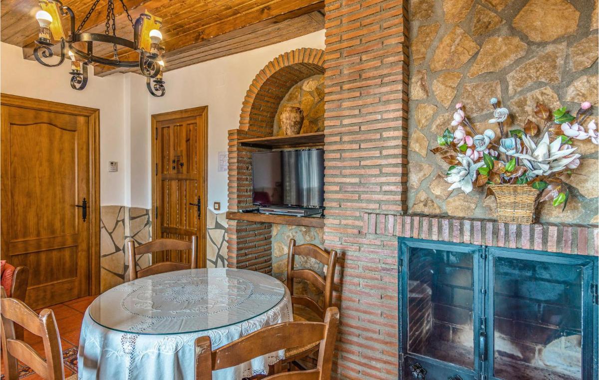 Cozy Home In Mecina Bombarón With Wifi - Housity