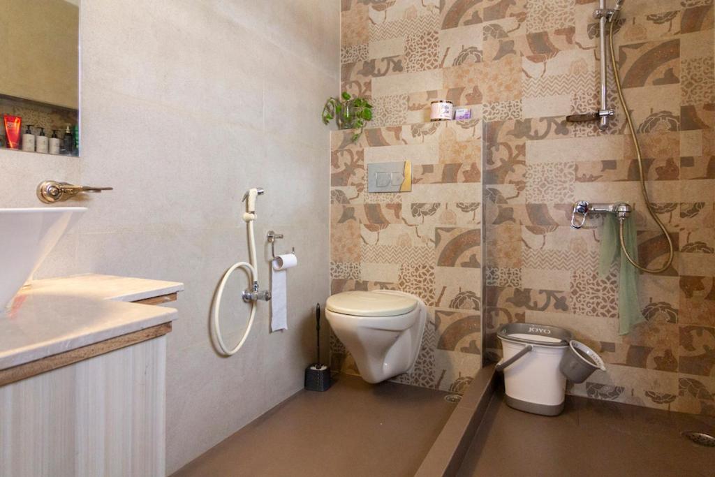 Neelam Bed & Breakfast - Housity