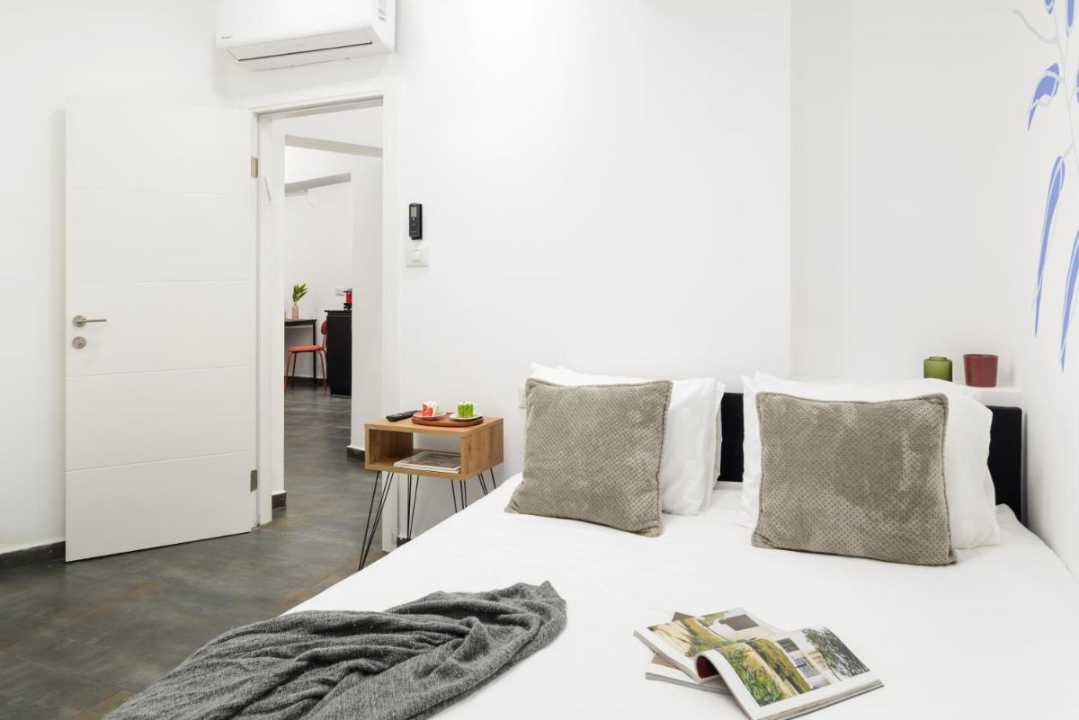 Suitetrails - 2 rooms apt next to the beach and dizingv center w Bomb Shelter M6