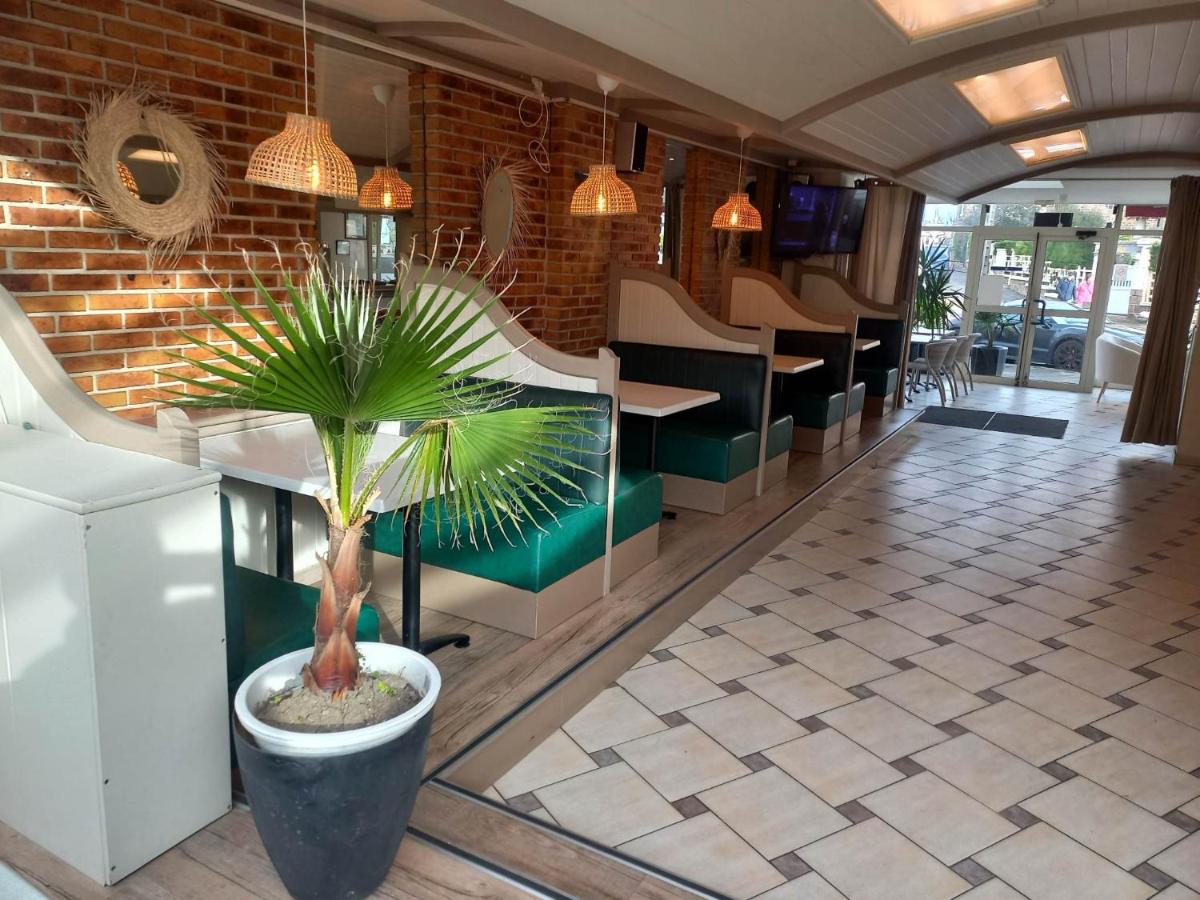 Hotel De La Mer - Housity
