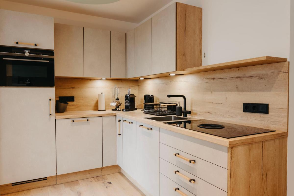 Stilvolle Wohnung in ruhiger Lage mit Balkon - Housity