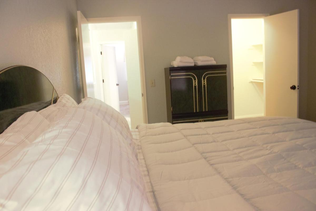 Amazing 4 Bedroom House with nice Backyard - Housity