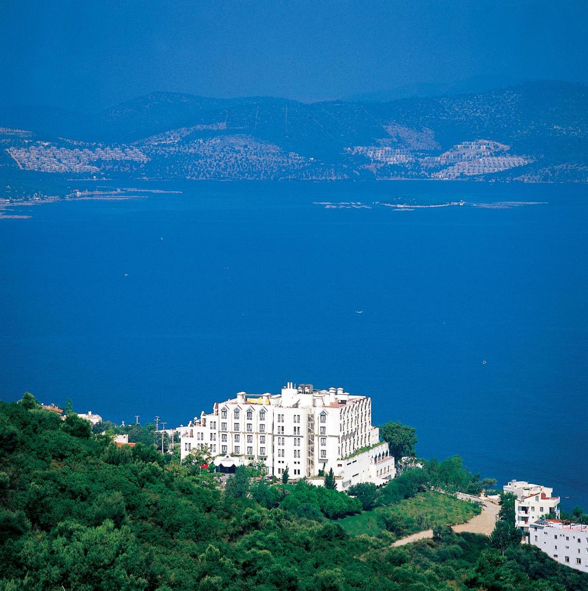 Roseira Beach Resort - Housity